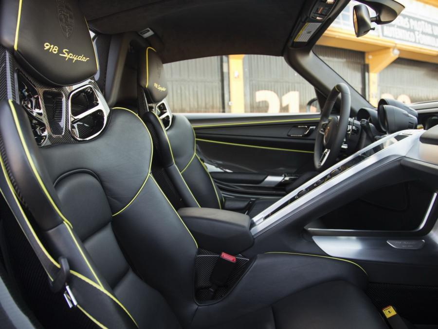  Porsche 918 Spyder Weissach Package 2014 года  (фото 7 из 18)